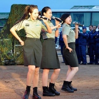女兵组合