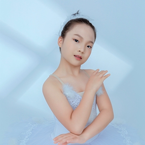 李依萦