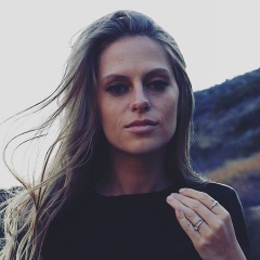 Nora En Pure